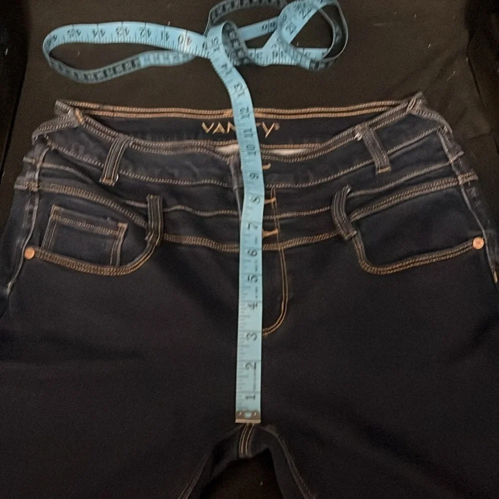 Vanity- curvy cuffed Capri jeans - Picture 10 of 11